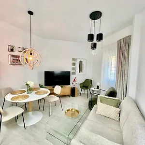 Apartment Historical Centre! Private Terrace & Gym-near Public Parking, Malaga